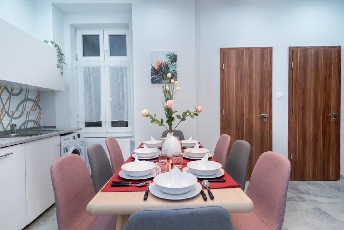 New Spacious Apartment At Superb Location Boedapest Buitenkant foto