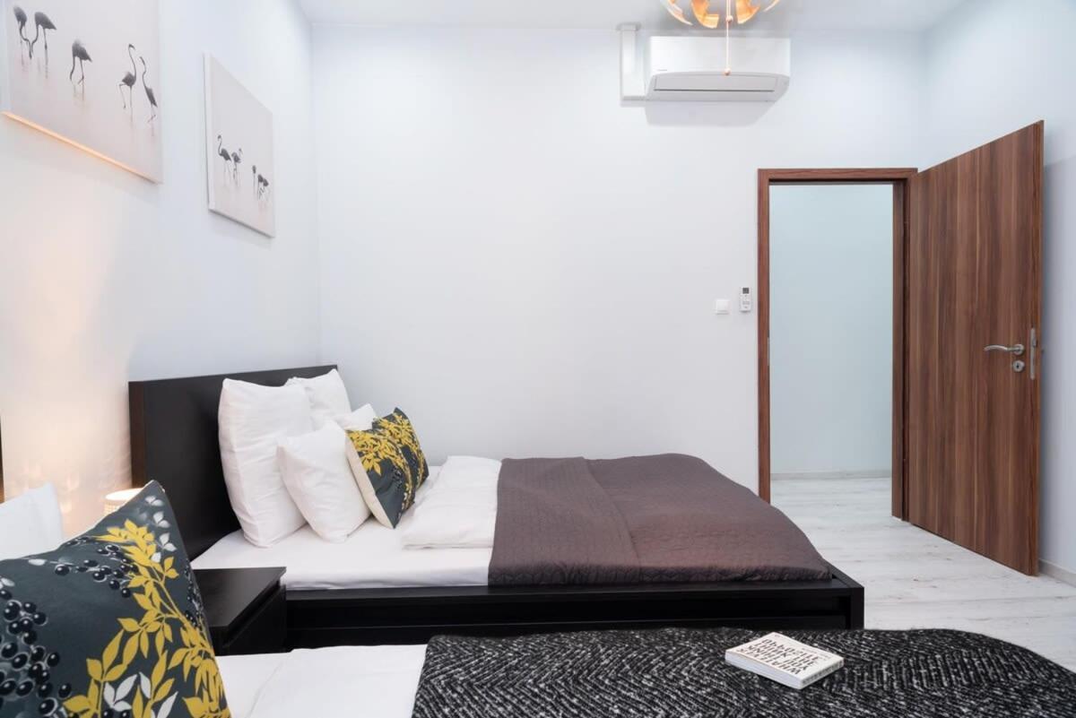 New Spacious Apartment At Superb Location Boedapest Buitenkant foto