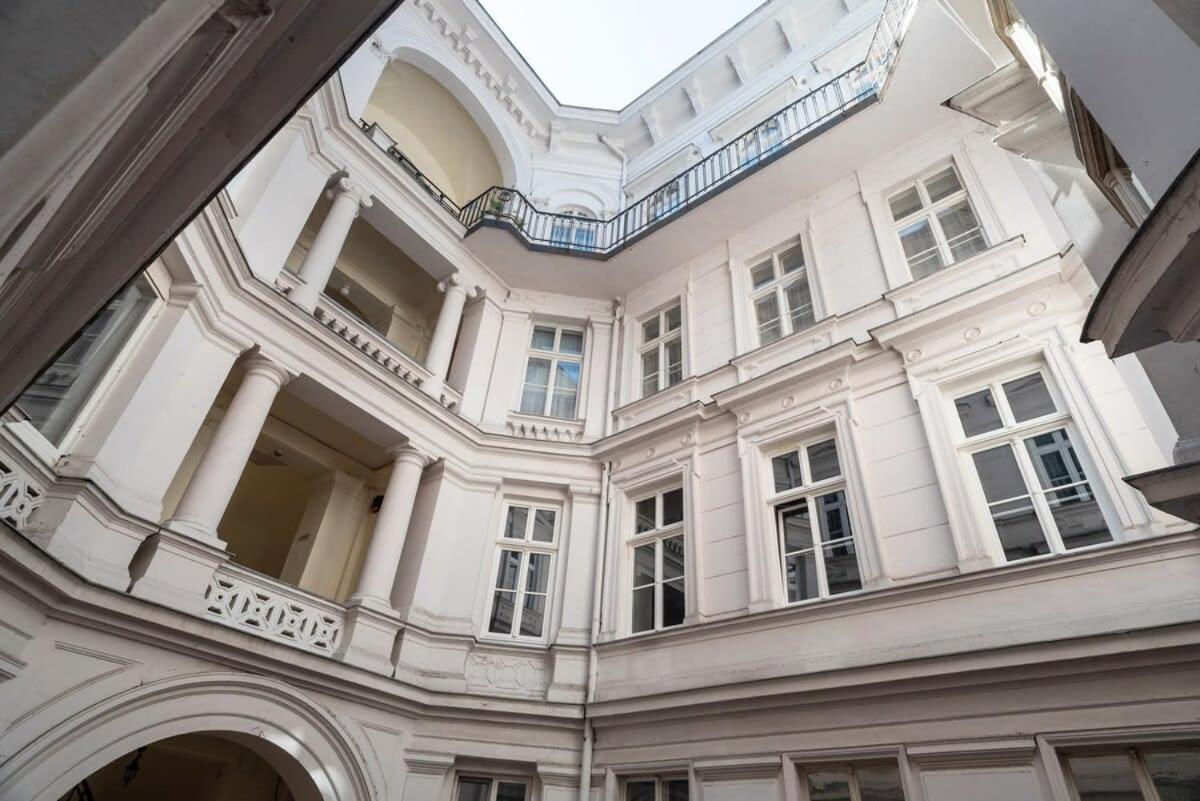 New Spacious Apartment At Superb Location Boedapest Buitenkant foto