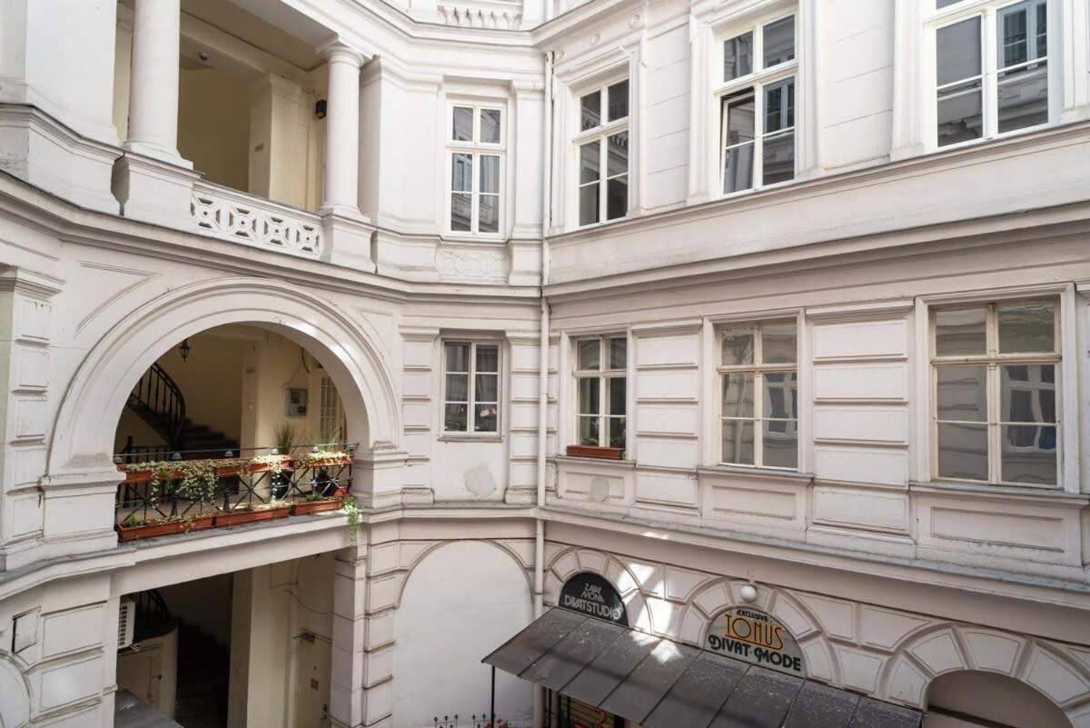 New Spacious Apartment At Superb Location Boedapest Buitenkant foto